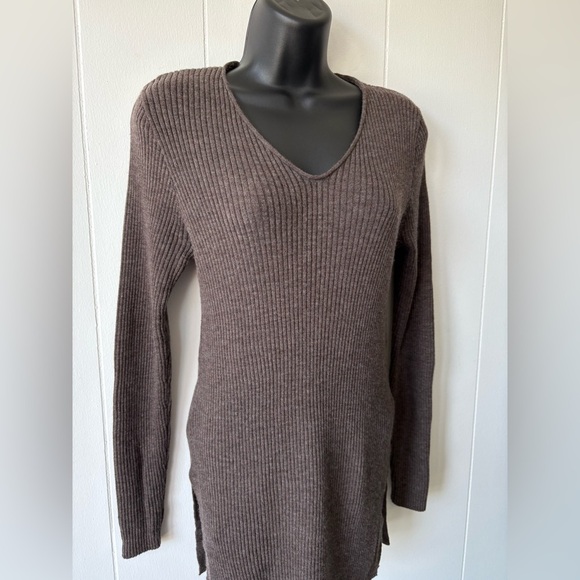 Adrienne Vittadini 100% Merino Wool Dark Brown V-Neck Sweater | Size Large - Picture 3 of 8